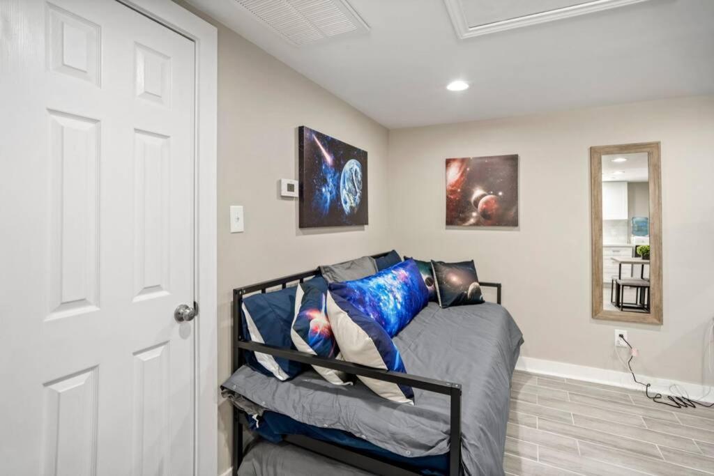 Вилла Cosmic Studio At North Downtown Хьюстон Экстерьер фото